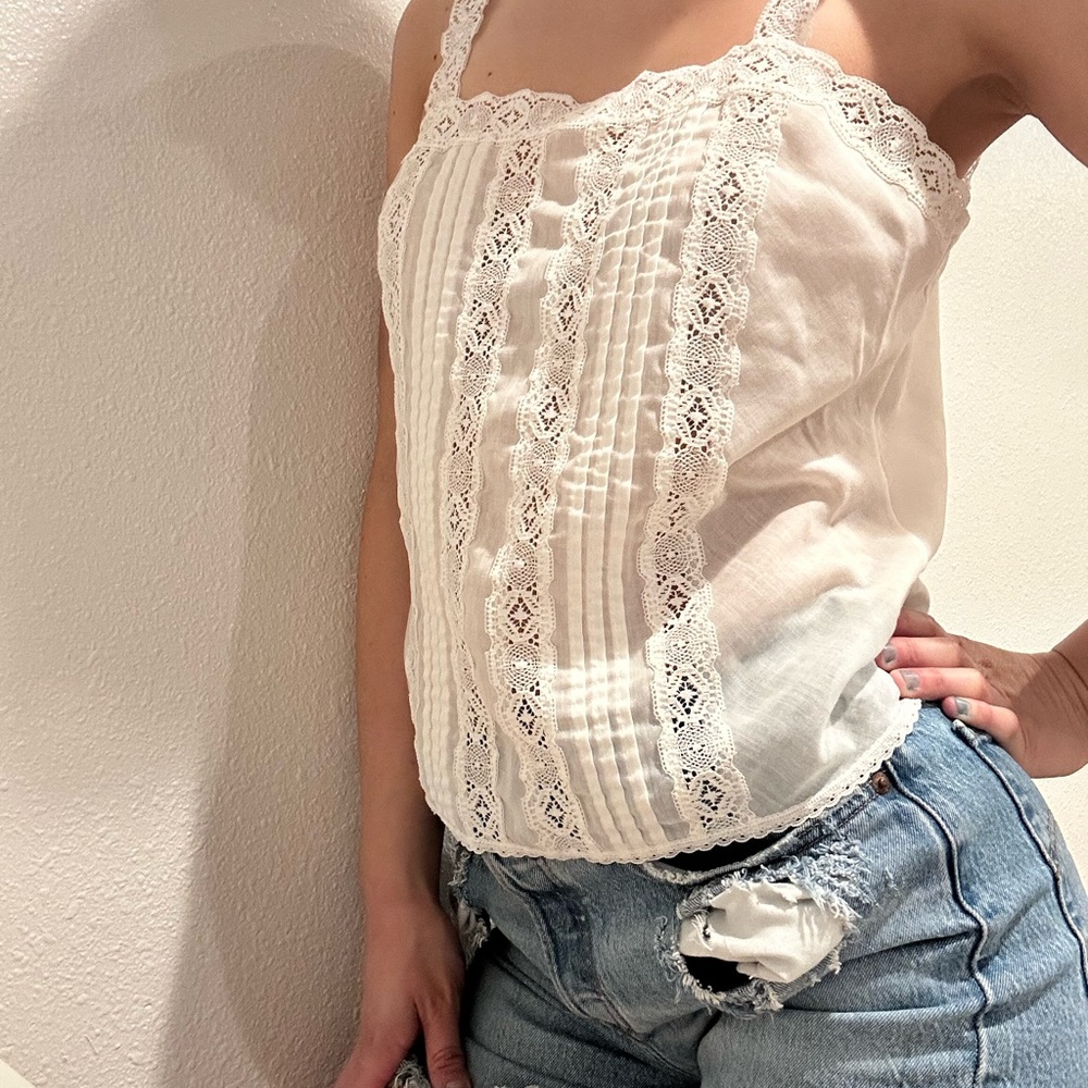 VINTAGE 80s 🍒 WHITE TANK TOP W/ DELICATE TRIM